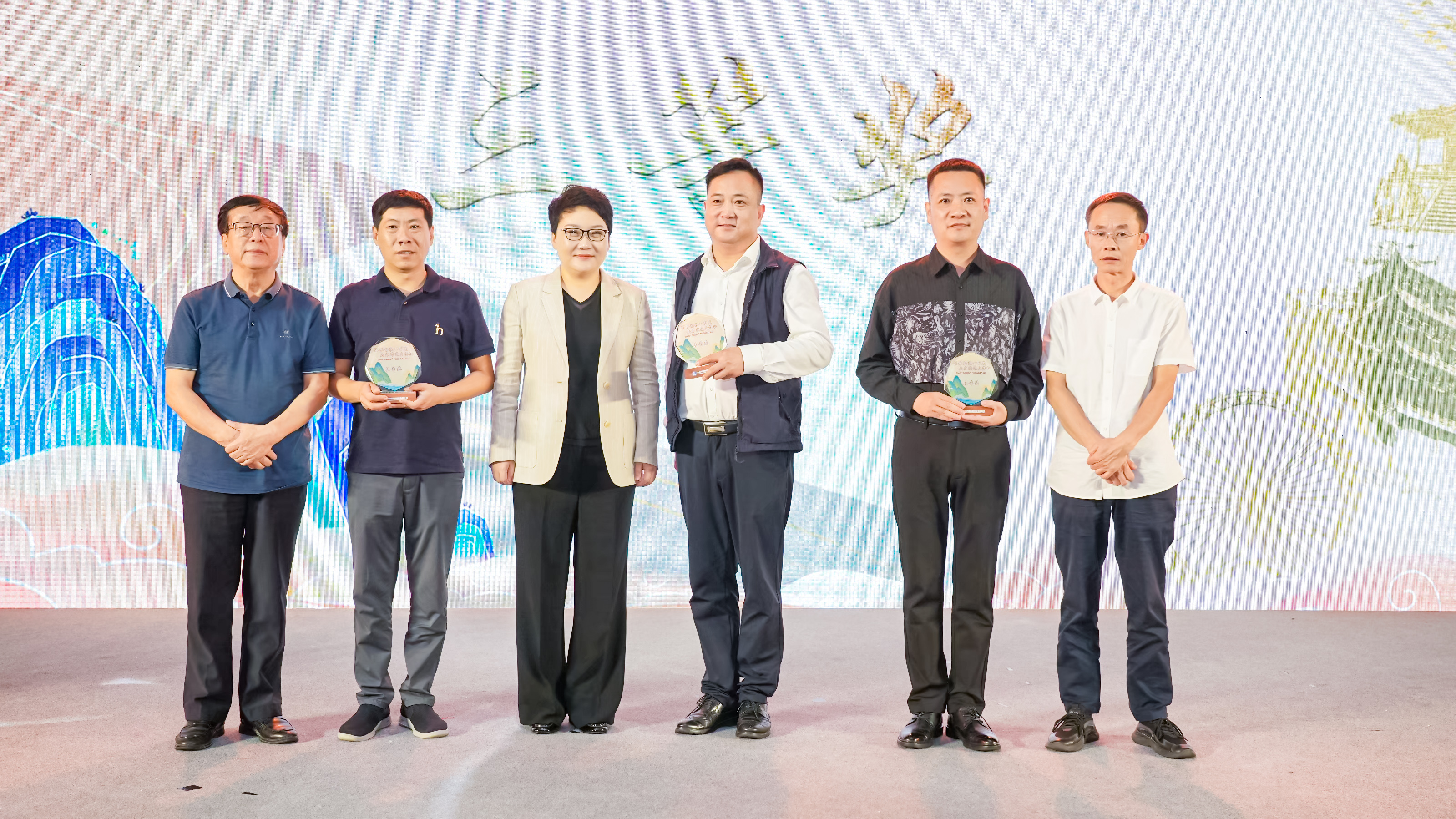 第二届“伟德国际1949官网杯”“非遗+文创”大赛决赛暨颁奖晚会圆满进行 第二届“伟德国际1949官网杯”“非遗+文创”大赛决赛暨颁奖晚会圆满进行
